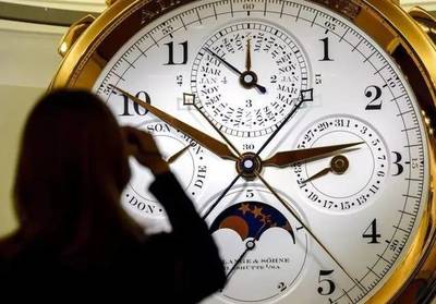 亚马逊爆出惊天丑闻，300万件卖不完的商品惨遭焚烧！钟表销售也难逃厄运